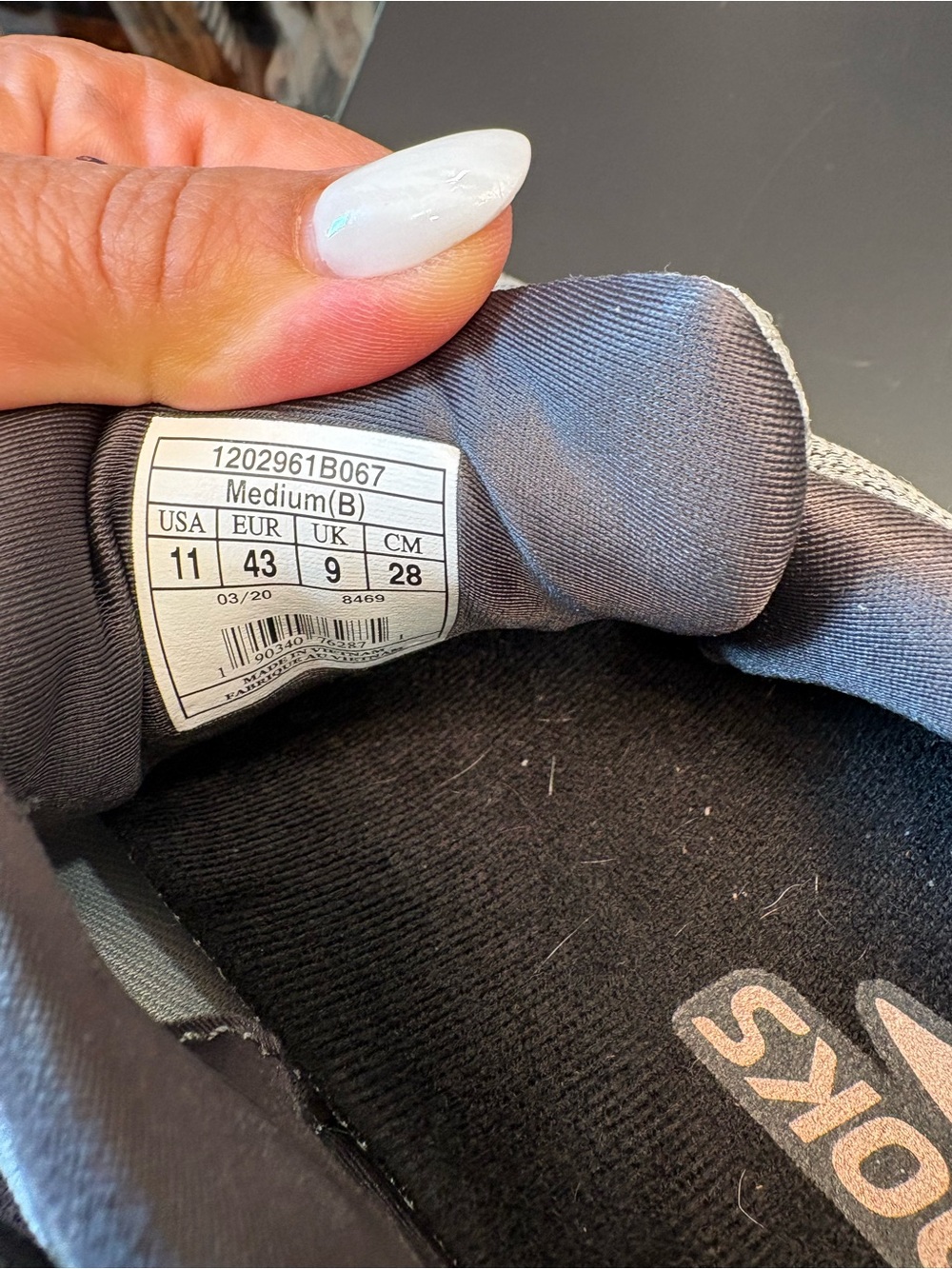 Brooks Gray and Pink Women's Running Shoes - Picture 7 of 8